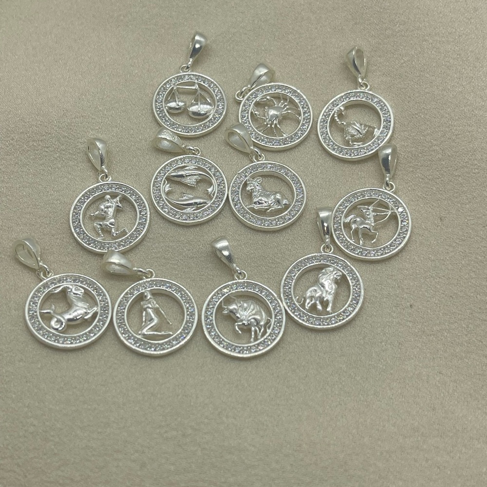 925 Sterling Silver Libra ♎️ Zodiac Charm Necklace - Picture 3 of 5